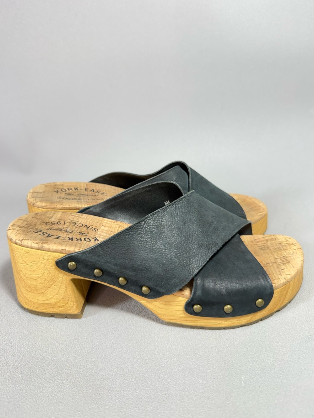 KORK-EASE Tatum Black Leather Crossband Woodgrain Platform Sandals